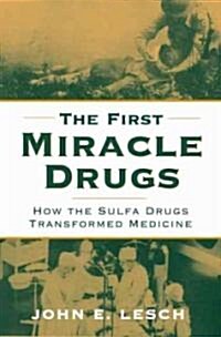 The First Miracle Drugs: How the Sulfa Drugs Transformed Medicine (Hardcover)
