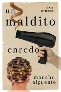 UN MALDITO ENREDO (Paperback)