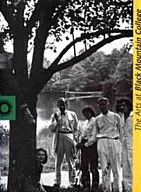 The Arts at Black Mountain College (Paperback)