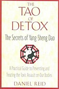 The Tao of Detox: The Secrets of Yang-Sheng Dao; A Practical Guide to Preventing and Treating the Toxic Assualt on Our Bodies (Paperback)