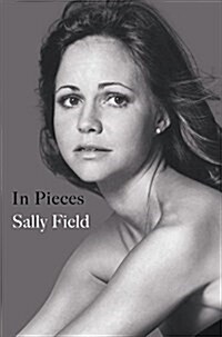 In Pieces (Hardcover, Large Print)