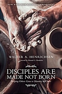 Disciples Are Made Not Born: Helping Others Grow to Maturity in Christ (Paperback)