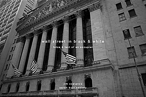 Wall Street in Black & White: Fotos & Text of an Occupier (Paperback)