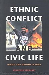 Ethnic Conflict and Civic Life: Hindus and Muslims in India (Paperback, 2)