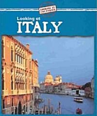 Looking at Italy (Paperback)