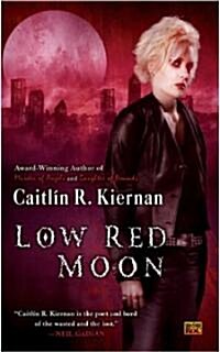 Low Red Moon (Mass Market Paperback, Reprint)