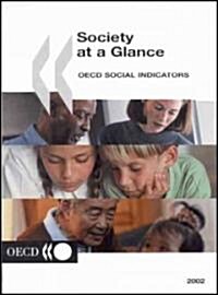 Society at a Glance: OECD Social Indicators (Paperback, 2002)