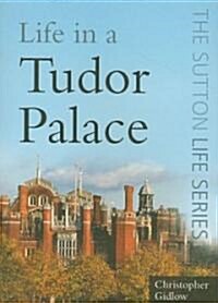 Life in a Tudor Palace (Paperback)