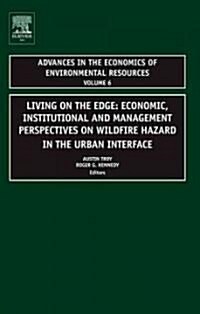 Living on the Edge : Economic, Institutional and Management Perspectives on Wildfire Hazard in the Urban Interface (Hardcover)