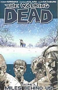 [중고] The Walking Dead Volume 2: Miles Behind Us (Paperback)