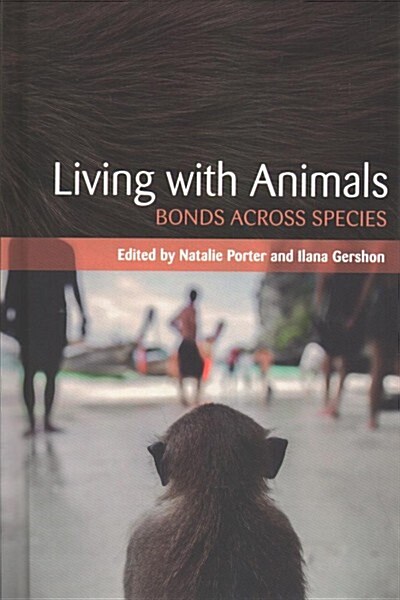 Living with Animals: Bonds Across Species (Hardcover)