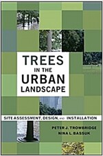 Trees in the Urban Landscape: Site Assessment, Design, and Installation (Hardcover)
