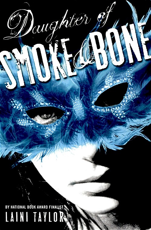 Daughter of Smoke and Bone (Paperback)