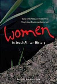 Women in South African History: Basusiimbokodo, Bawelimilambo/They Remove Boulders and Cross Rivers [With CDROM] (Paperback)