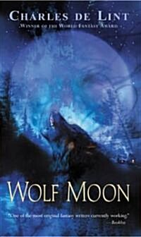 Wolf Moon (Mass Market Paperback)