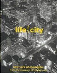 Life of the City: New York Photographs from the Museum of Modern Art (Hardcover)