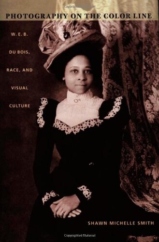 Photography on the Color Line: W. E. B. Du Bois, Race, and Visual Culture (Paperback)