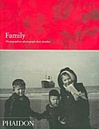 Family : Photographers Photograph Their Families (Hardcover)