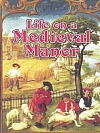 Life on a Medieval Manor (Paperback)