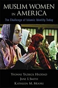 Muslim Women in America: The Challenge of Islamic Identity Today (Hardcover)
