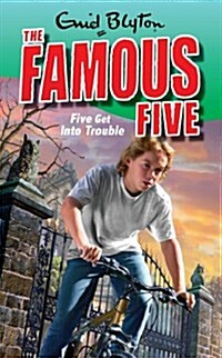 Five Get into Trouble (Paperback)