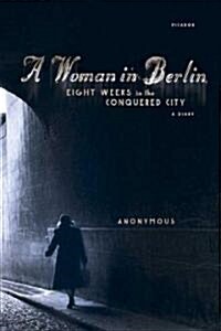 A Woman in Berlin: Eight Weeks in the Conquered City: A Diary (Paperback)