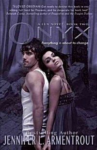 Onyx: A Lux Novel (Paperback)