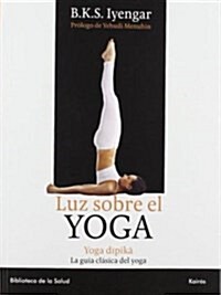 Luz Sobre El Yoga: La Gu? Cl?ica del Yoga, Por El Maestro M? Renombrado del Mundo (Paperback)