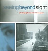 Seeing Beyond Sight: Photographs by Blind Teenagers (Hardcover)