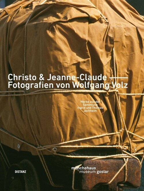 Christo & Jeanne-Claude: Photographs by Wolfgang Volz (Hardcover)