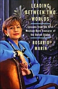 Leading Between Two Worlds: Lessons from the First Mexican-Born Treasurer of the United States (Paperback)
