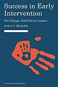 Success in Early Intervention: The Chicago Child-Parent Centers (Paperback)