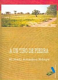 A Un Tiro De Piedra/ A Shot of a Rock (Paperback)