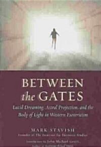 Between the Gates: Lucid Dreaming, Astral Projection, and the Body of Light in Western Esotericism (Paperback)