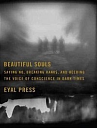 Beautiful Souls: Saying No, Breaking Ranks, and Heeding the Voice of Conscience in Dark Times (Audio CD, Library)