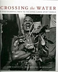 Crossing the Water: A Photographic Path to the Afro-Cuban Spirit World (Paperback)