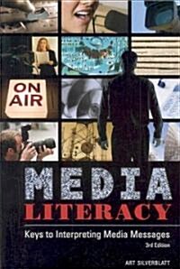 Media Literacy (Paperback, 3rd)