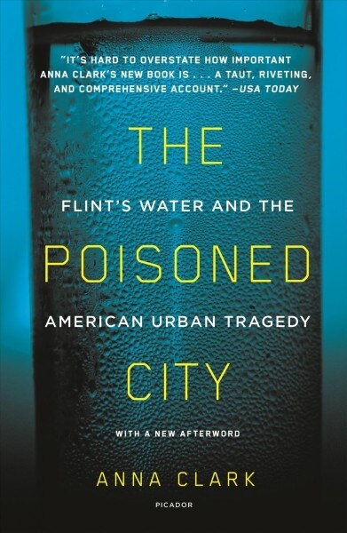 The Poisoned City: Flints Water and the American Urban Tragedy (Paperback)