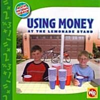 Using Money at the Lemonade Stand (Paperback)