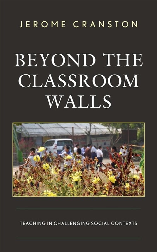 Beyond the Classroom Walls: Teaching in Challenging Social Contexts (Hardcover)