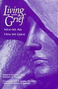 Living With Grief: Who We Are How We Grieve (Paperback)