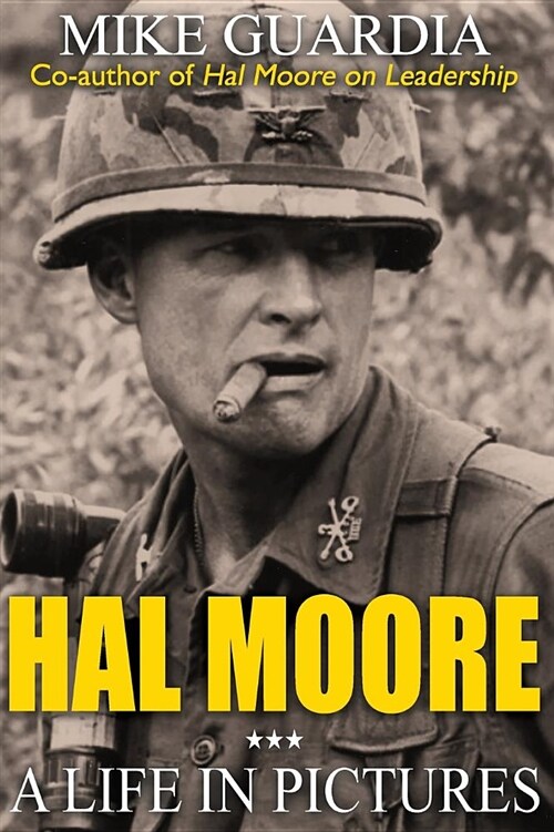 Hal Moore: A Life in Pictures (Hardcover, Hardback)