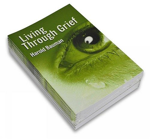 Living Through Grief (Multiple-component retail product, shrink-wrapped, New ed)