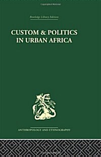 Custom and Politics in Urban Africa : A Study of Hausa Migrants in Yoruba Towns (Hardcover)