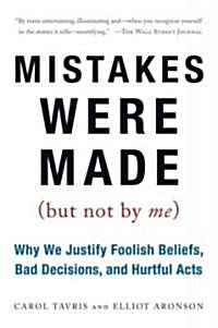 Mistakes Were Made (But Not by Me): Why We Justify Foolish Beliefs, Bad Decisions, and Hurtful Acts (Paperback)