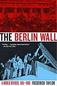 The Berlin Wall: A World Divided, 1961-1989 (Paperback)