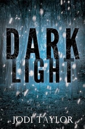 Dark Light : A twisting and captivating supernatural thriller (Elizabeth Cage, Book 2) (Paperback)