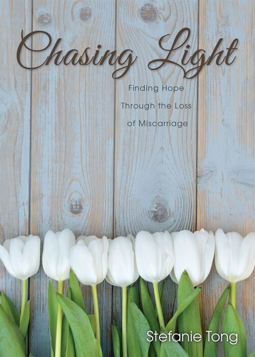 Chasing Light: Finding Hope Through the Loss of Miscarriage (Paperback)