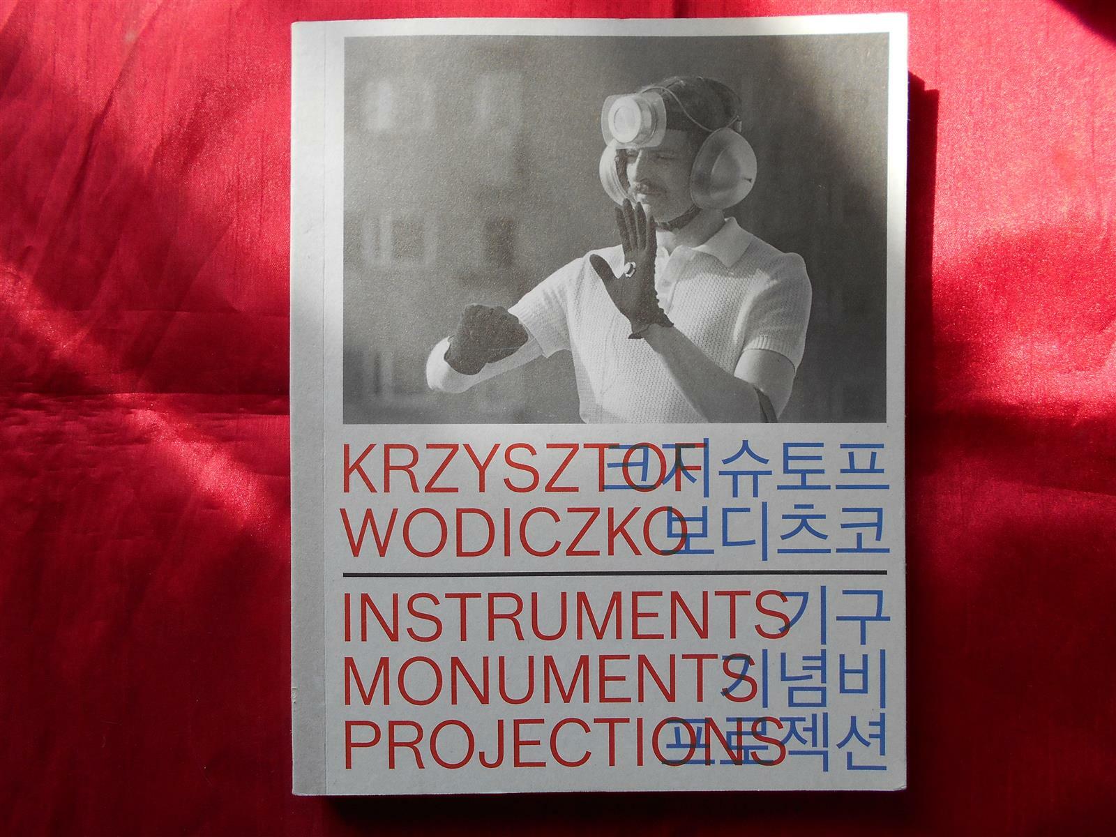 크지슈토프 보디츠코 = Krzysztof Wodiczko  instrumets monuments projections: 기구 기념비 프로젝션 