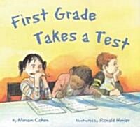 El Examen de Primer Grado/First Grade Takes A Test (Hardcover)